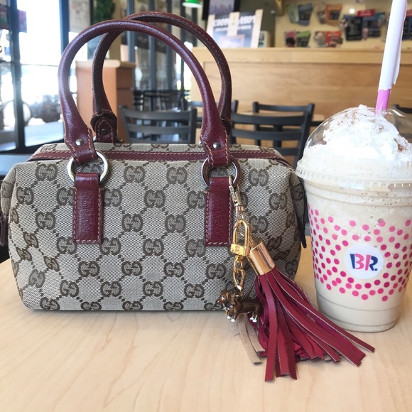 👑✅PRICE FIRM✅NO OFFERS SUPER SALE!! AUTHENTIC Gucci Mini Bag. RARE find🔥 - Picture 9 of 13